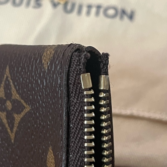 Louis Vuitton key pouch - Picture 11 of 13